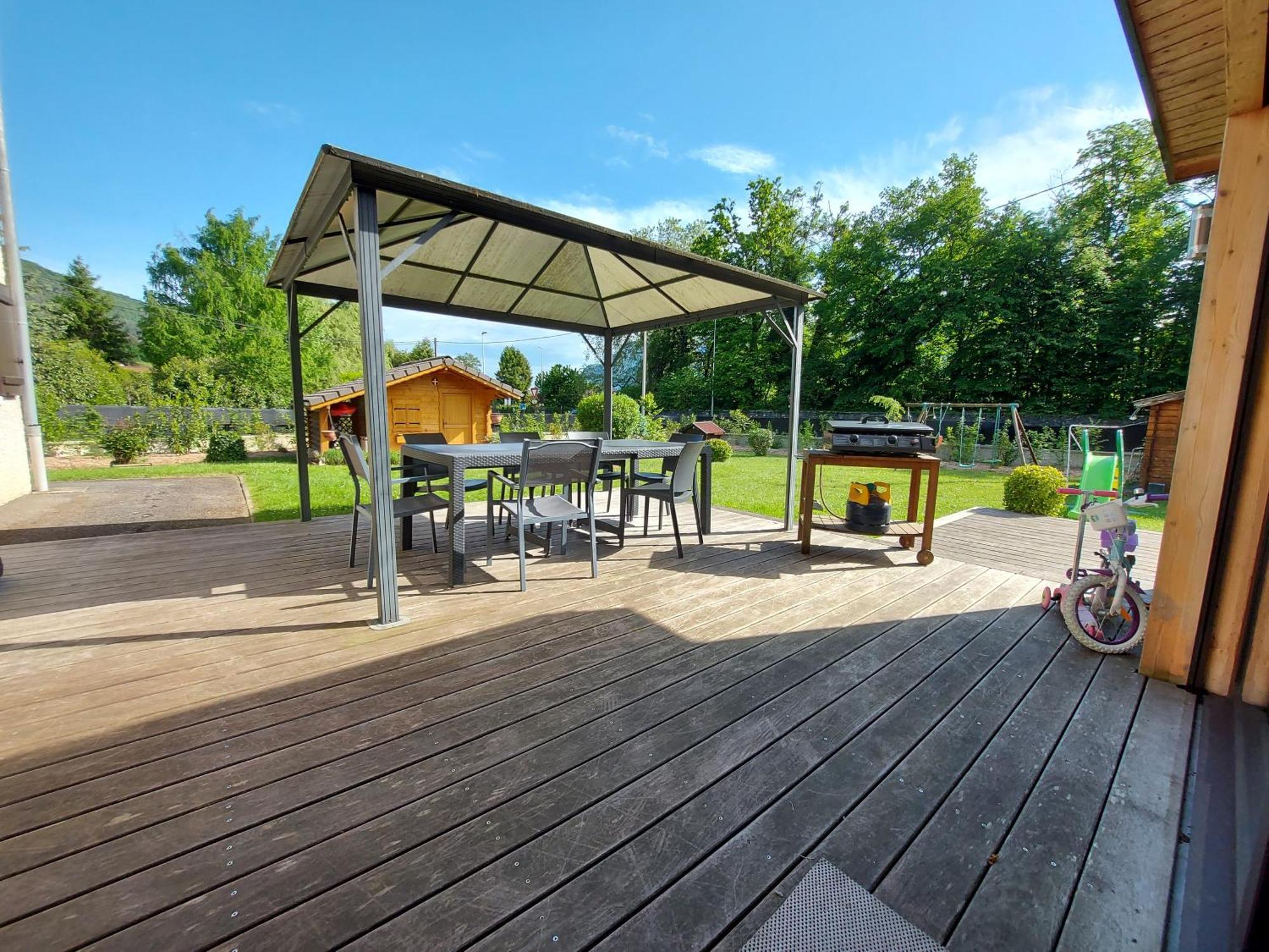 A 200 Metres Du D'annecy, Spacieux 3 Avec Terrasse Et Jardin